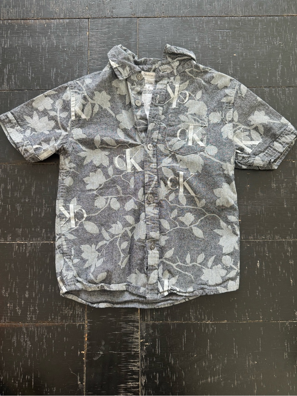 Calvin Klein Boy’s Gray Floral Short-Sleeve Button-Up Shirt
